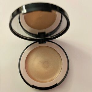 Doll 10 Doll Glow Highliter